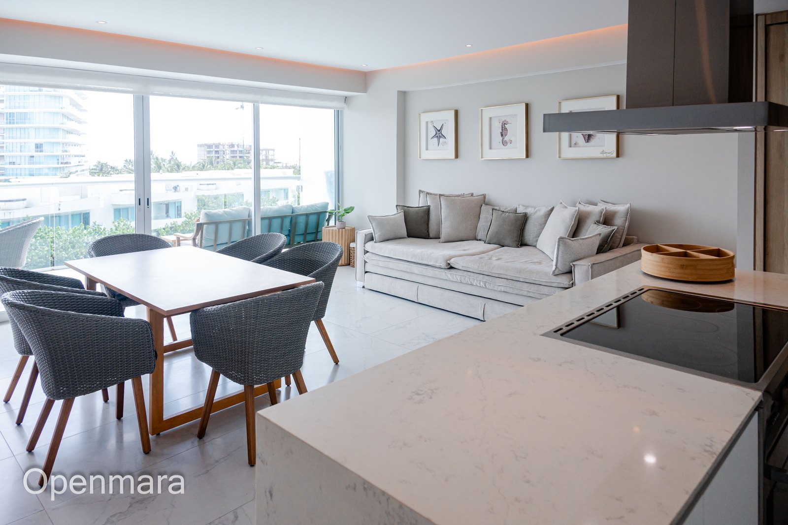 Cocina y sala del departamento Golf 3P